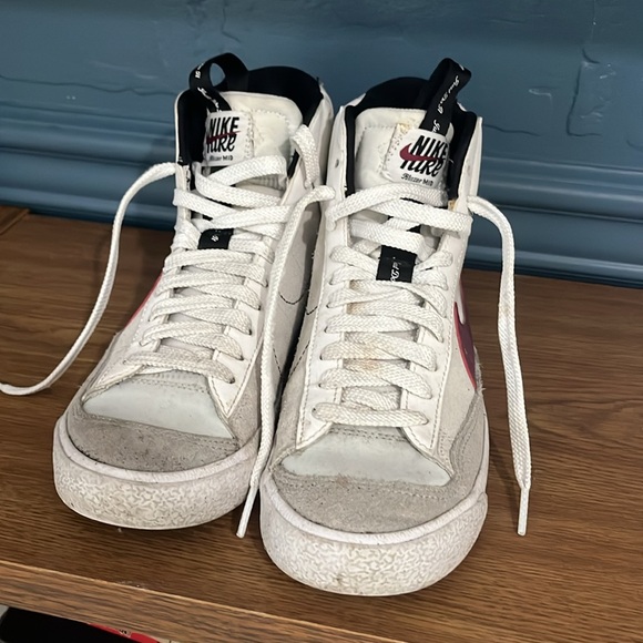 Rush Maroon Nike Blazer Mid 77 SE. Size 4.5 Youth. - Picture 2 of 6